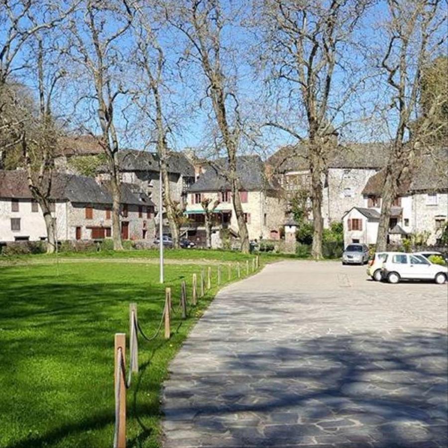 Segur-le-Chateau Auberge Henri IV מראה חיצוני תמונה