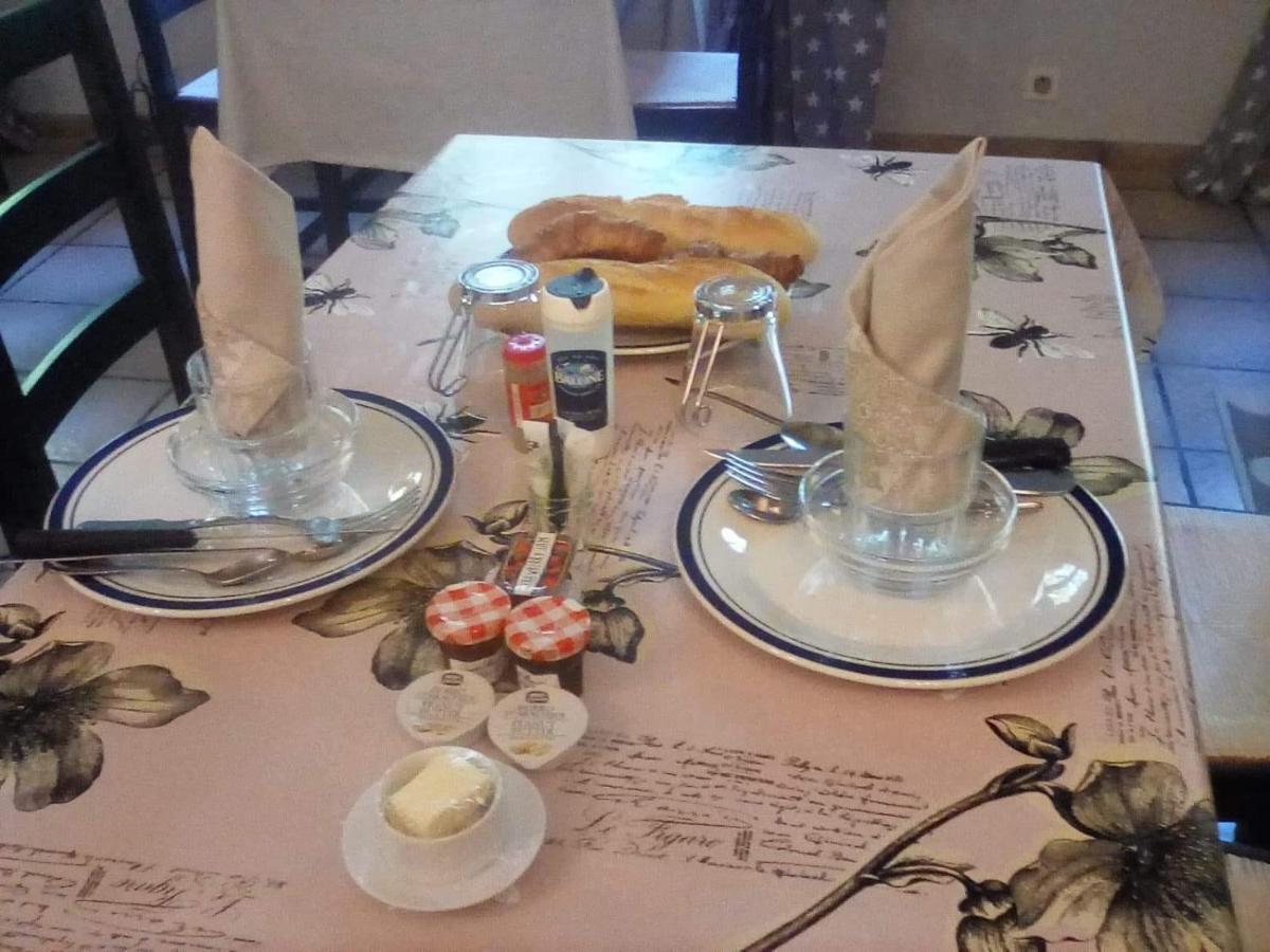 Segur-le-Chateau Auberge Henri IV מראה חיצוני תמונה