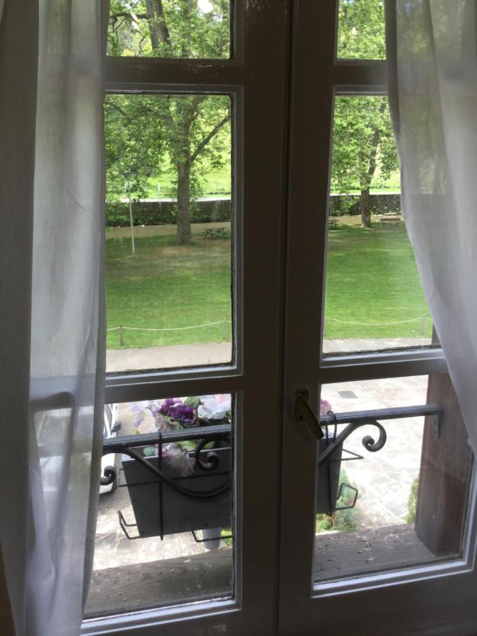 Segur-le-Chateau Auberge Henri IV מראה חיצוני תמונה